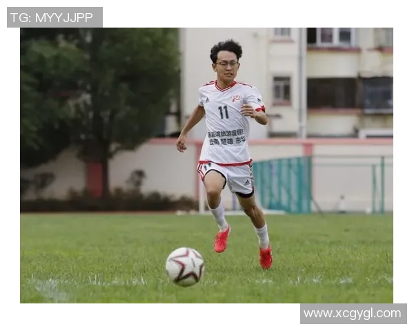 草根逆袭闪耀绿茵场基层足球球星奋斗故事与荣耀传说